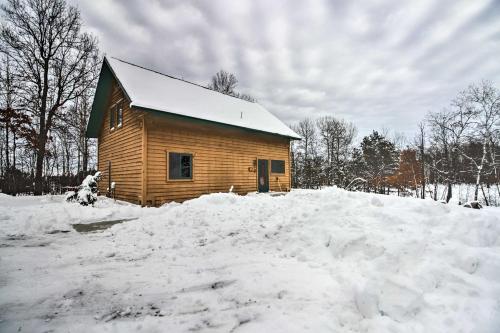 B&B Pequot Lakes - Cabin with Fireplace Less Than 1 Mile to Lakes and Golf - Bed and Breakfast Pequot Lakes