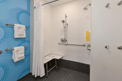 Tru By Hilton Comstock Park Grand Rapids MI - image 4
