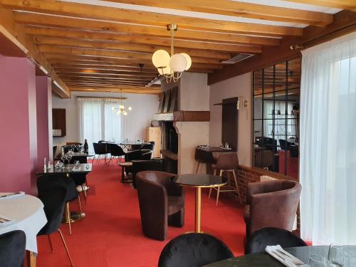 Hôtel Restaurant La Paix La Robe et le Palais 4