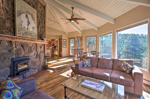 Unique Evergreen Cabin with Hot Tub and Mountain Views in Upper Bear Creek
