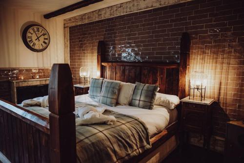 339823485 South Causey Inn