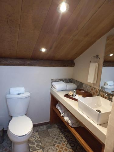 339842655 Hotel Junvay