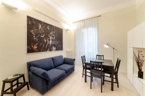 Sunny flat in elegant building close to Colosseum
