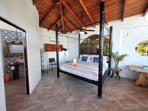 Casa Castillo, 3 or 6 Bdr, Manuel Antonio, Ocean view in Quepos