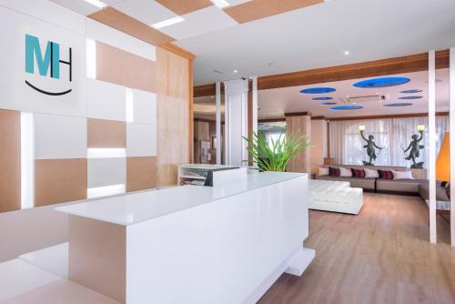 ล็อบบี้, Mònica Hotel (Monica Hotel) in ใจกลางเมืองกัมบริลส์