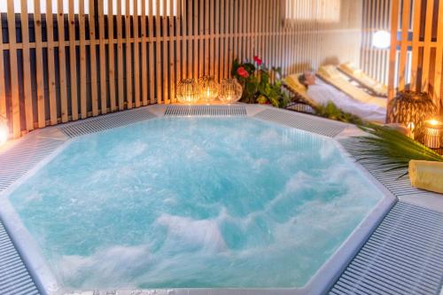 สปา, Mònica Hotel (Monica Hotel) in ใจกลางเมืองกัมบริลส์