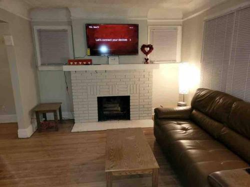 Lovely 2 bedroom With fireplace