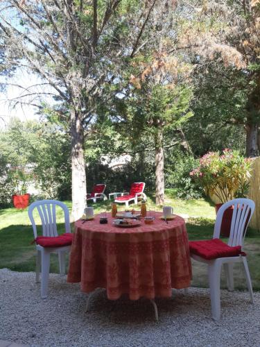 Suite avec jardin entre Aix en Provence, Luberon et Verdon - Chambre d'hôtes - Peyrolles-en-Provence