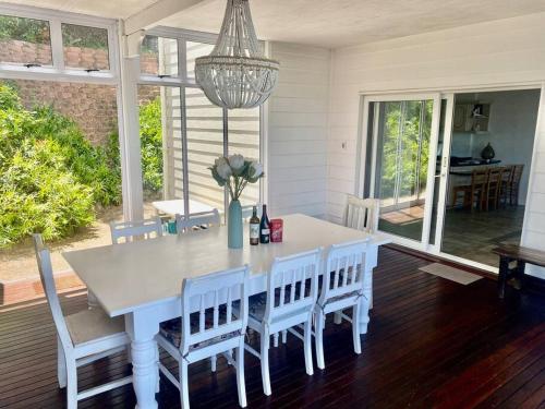 Iekārtas, Beautiful beach house on Prince's Grant Estate in Prince`s Grant Golf Estate