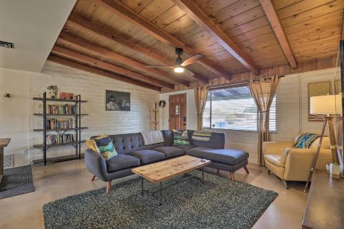 Vibrant Tucson Home Pool Hot Tub and Fire Pit - image 7