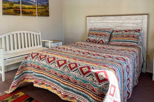Peaceful Mancos Hideaway with Unbeatable River Views - image 12
