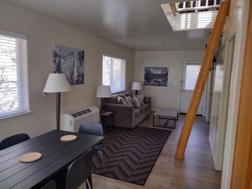 優勝美地守門人小屋旅館 (Yosemite Gatekeeper's Lodge) in 埃爾波爾托