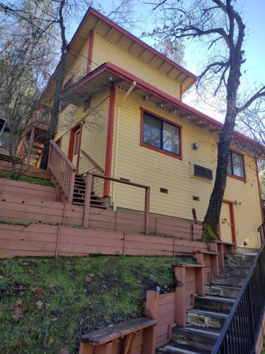 Yosemite Gatekeeper's Lodge in เอลพอร์ทัล
