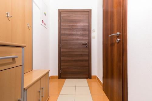 ทางเข้า, Apartment House Kamzík 9 (Apartment House Kamzik 9) in โดโนวาลี