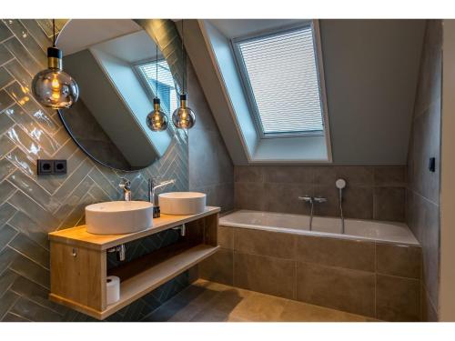 Modern 6-person villa in De Cocksdorp Texel - image 12