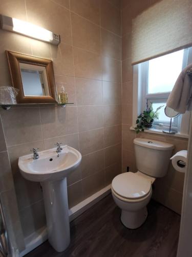 Pilkingtons Guest House Accrington - image 9