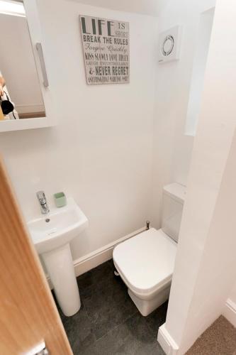 Bathroom, Bowling Green Apartment - West Bridgford in Trent Bridge