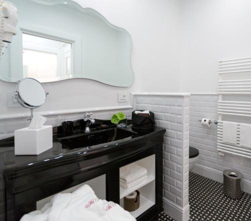  Exclusive Double Room with Partial Sea View with Two Balconies image 5
