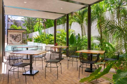 Gorgeous Two-Story Condo Studio Tropical Private Plunge Pool in Furnished Terrace Lounge Area