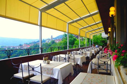 Yantra Grand Hotel - image 14