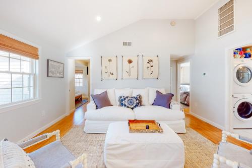 Downtown Beach Cottage in West Yarmouth, USA
