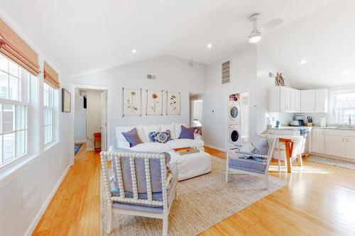 Downtown Beach Cottage in West Yarmouth, USA