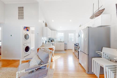 Downtown Beach Cottage in West Yarmouth, USA