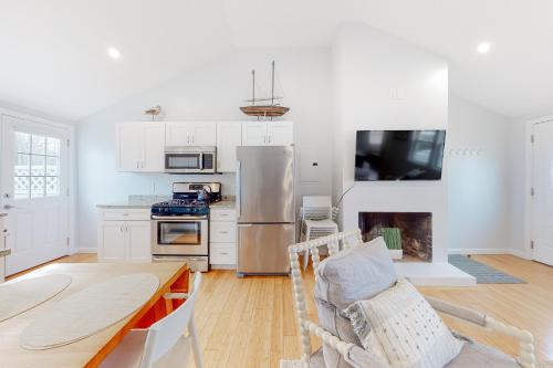 Downtown Beach Cottage in West Yarmouth, USA
