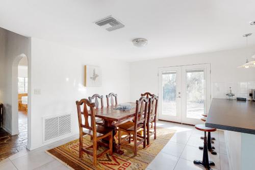 Lazy C Ranch near พิพิธภัณฑ์สัตว์ป่านานาชาติ