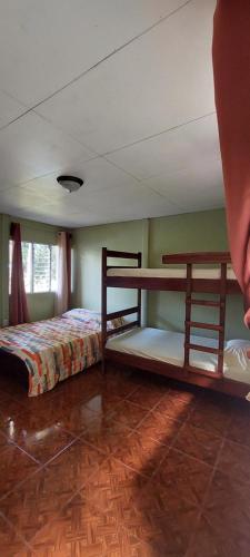 Hostal y cabinas anita-and rafting tour!