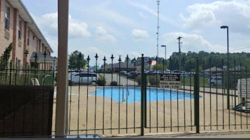 . COLLINS INN & SUITES