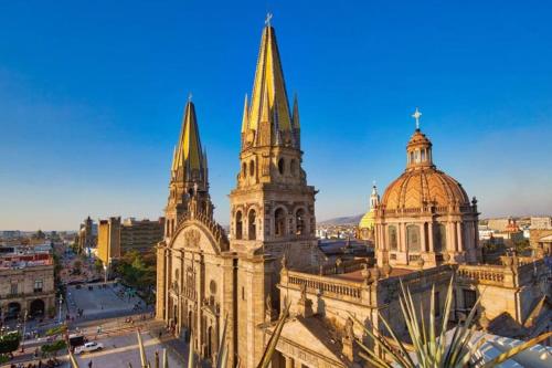 Céntrico y estiloso apartamento con Alberca, AC, Seguridad, Aparcamiento y Gym in Guadalajara, Mexiko