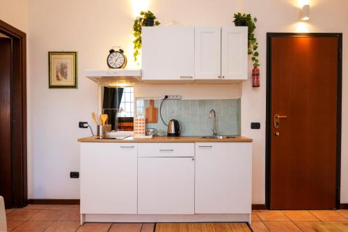 Kitchen, Residence San Raffaele 1 in Bande Nere