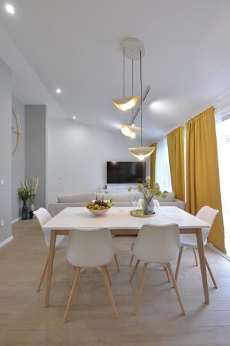2 bedrooms, 3 beds