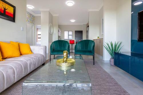 Alimama Spaces: The Thando's Kyalami Woods