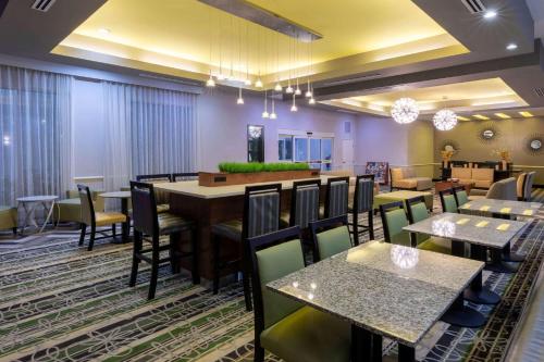 La Quinta Inn & Suites by Wyndham Houston Nw Beltway 8 / West Rd - image 2