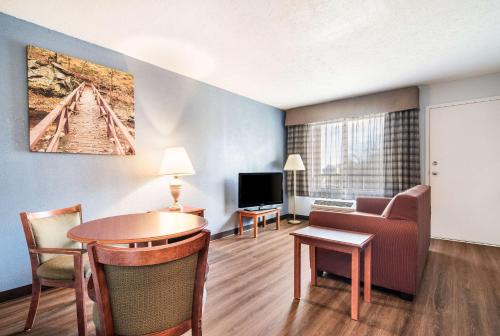 Quality Inn - On The Lake Clarksville-Boydton