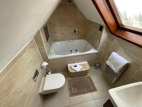 339944834 Windermere Boutique Hotel Spa Suites & Hot Tubs
