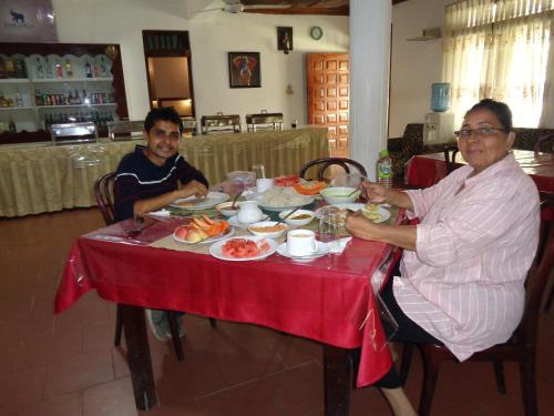 Makanan dan Minuman, Saranga Holiday Inn in Wellawaya
