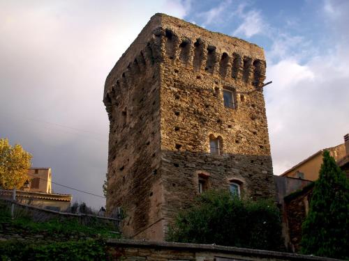 Tour Génoise du XVIème siècle gîte à louer Marine d'Albo