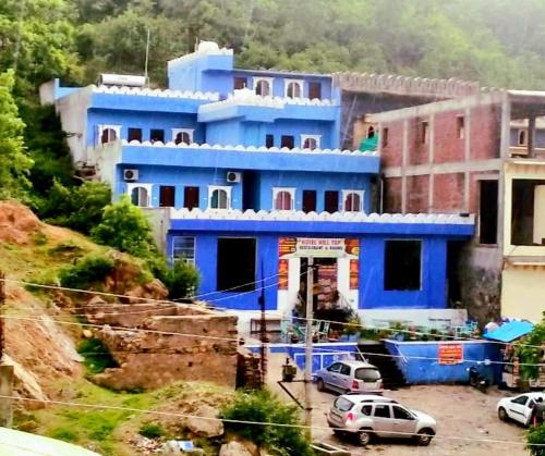 Hotel Hill Top