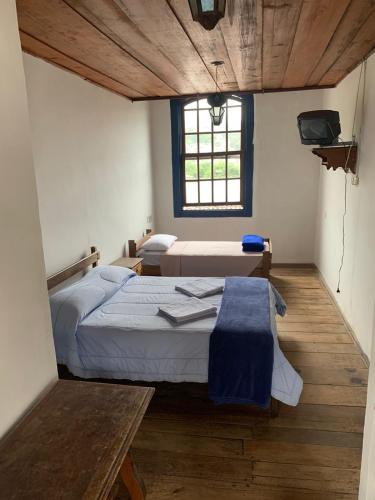 3 twin beds