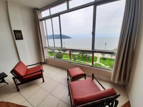 Apartamento amplo e charmoso, frente ao mar., Santos