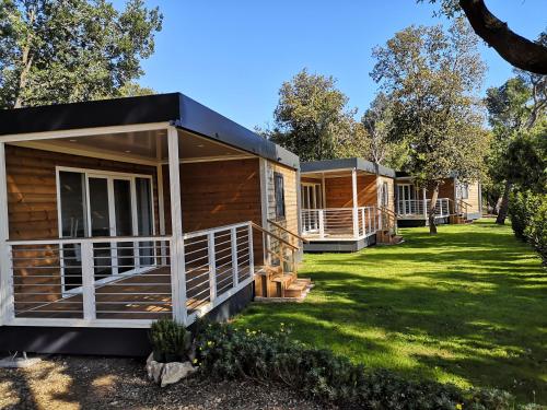 2 bedrooms, 3 beds