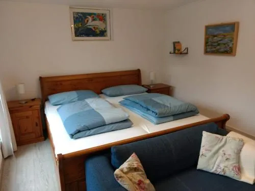 Ruhiges, gemütliches Zimmer mit Bad für 2 Personen, mit Gartenterasse in Lübeck, Deutschland