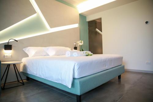 1 queen bed, 2 twin beds
