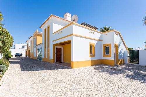 CoolHouses Algarve Luz, 2 Bed semi detached villa, Jardim das Palmeiras condominium, Villa A