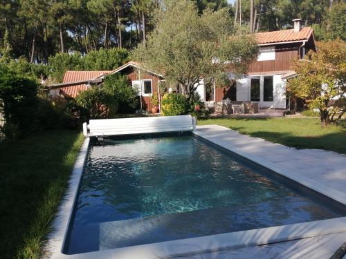 Maison familiale en bois avec piscine, proche du bassin - Location saisonnière - Gujan-Mestras