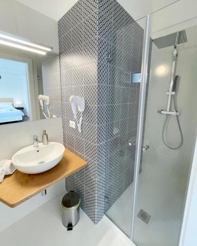 Suite with Sea View image 4