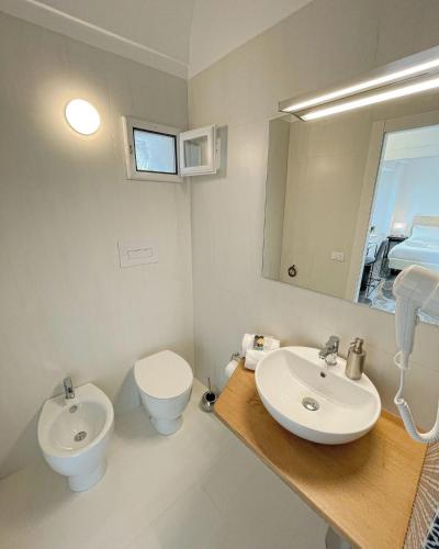Suite with Sea View image 7